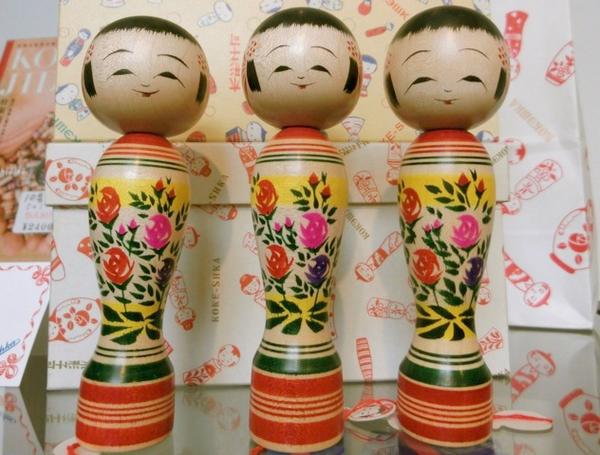 白鳥保子 えじこ 薔薇模様 伝統こけし 品切れ中だった蔵王系白鳥保子工人の薔薇こけしが再入荷しております。