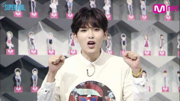 [#슈퍼아이돌차트쇼] 평발, 초딩급 손&amp;발 사이즈, 특별한 모양의 신체 부위 등! 궁금증 유발 팍팍 시키는 오늘 차트의 주인공들! 그리고 슈아차 보틀이 걸린 본방참여이벤트 퀴즈까지! 잠시후 5시공개! #Mnet