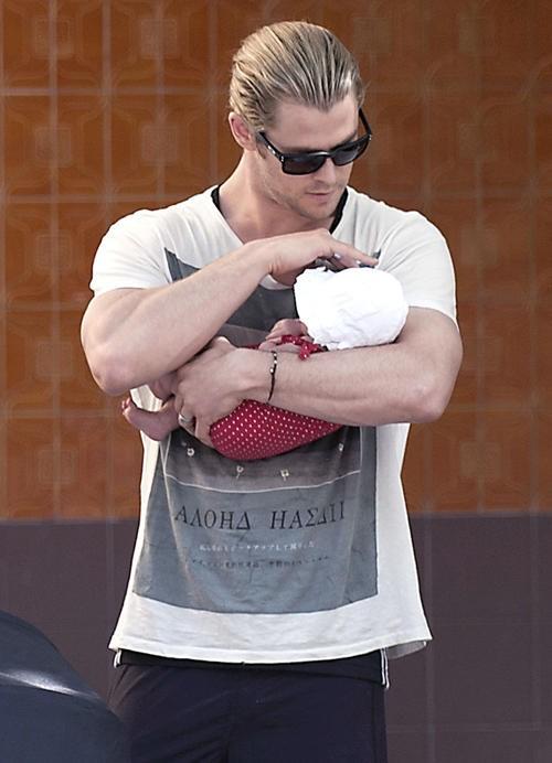 escaped_giraffe's tweet photo. I've never wanted to be a baby so bad in my whole life! http://t.co/Ac8hkVTNQT