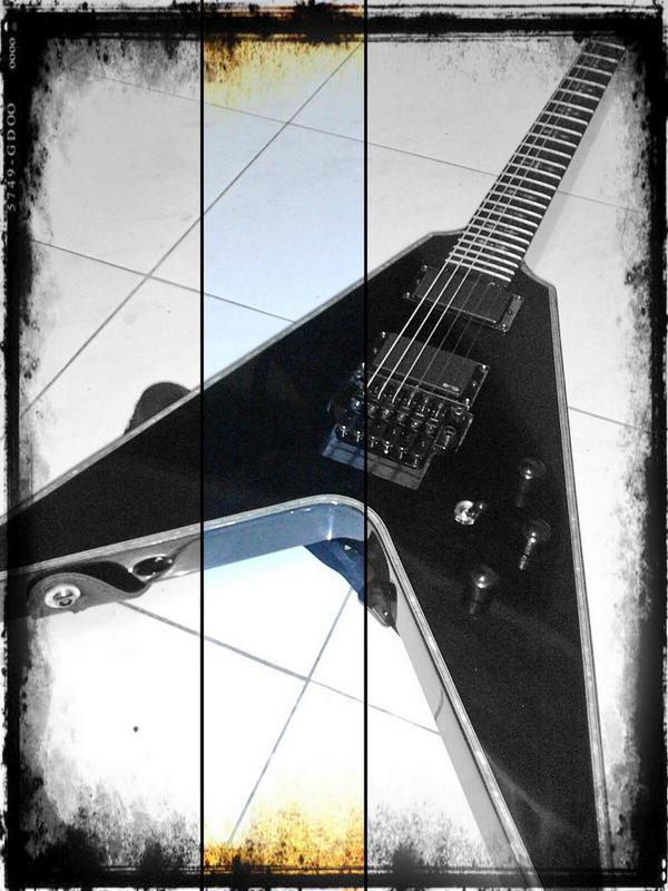 gitar baru ku hahaha... (SCHECTER DIAMOND SERIES Hellraiser V-1FR)