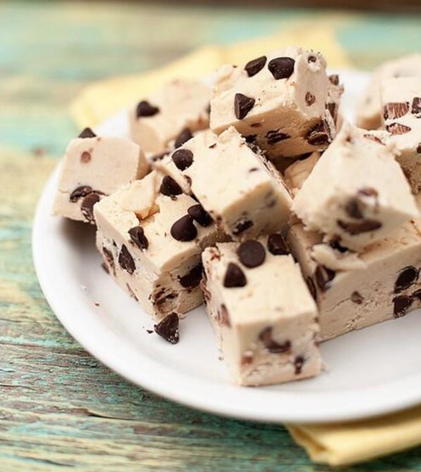 FoodPornAddicts's tweet photo. Chocolate Chip Cookie Dough Fudge. #FoodPorn http://t.co/3zjqfRQZu5