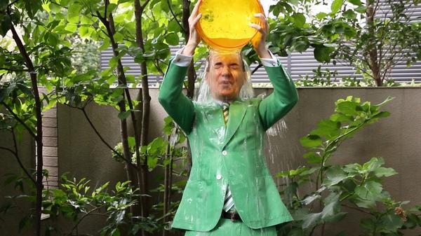 ロバート キャンベル Alsアイスバケツチャレンジ 石川セリさんから指名され 昨日決行 中瀬ゆかりさん 平野啓一郎さん もとじ弘明さんを指名 お3方よろしく T Co Qzb5ocj07y T Co Inbaz90k0s Http T Co 7lxaolnlfu