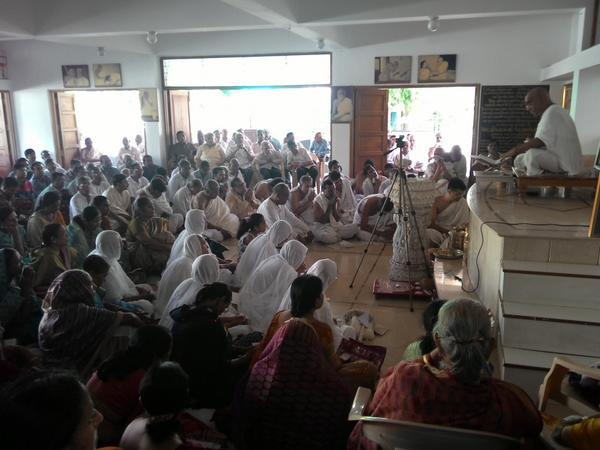 JainismOrg's tweet photo. LIVE #PARYUSHAN GOING by Panyas Chandrajeet Vijay Maharaj Saheb

LIVE WEB CASTING 
Website: http://t.co/LoqdmAD3GW http://t.co/9u1ZdpTSWU