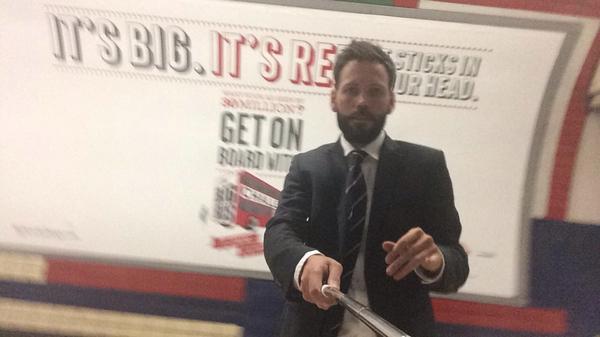 spareticks's tweet image. @ExterionMediaUK #bigbuschallenge @Selfiepod #selfie @TfLOfficial #itsbigitsreditsaselfieonastick