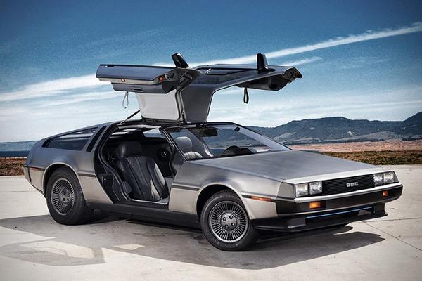 GQ_France's tweet photo. La DeLorean de Retour vers le Futur bientôt disponible en tout électrique http://t.co/szXDSVQ9SH http://t.co/zwJjsBHvJf