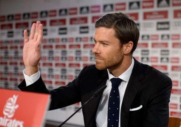 RealMadridVAVEL's tweet photo. Xabi Alonso: "Hoy dejo de ser jugador de este club, pero siempre seré madridista" http://t.co/bx3ZFiLJOv #RealM... http://t.co/S1uYBysimu