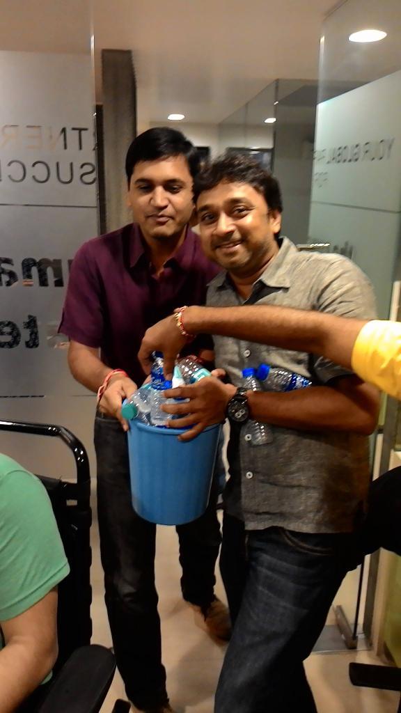 TheDBchallenge's tweet image. Side effects of The Dirty Bucket Challenge in corporate world, Dhaval &amp;amp;Jagat emulatingthe #thedbchallenge Globomotive