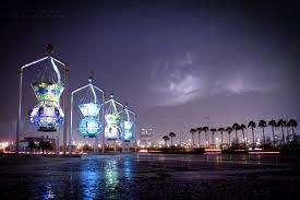 كتبت وسأكتب في عشقك ياجدة
فلا زلتِ تسكنين القلب والضمير

هنا كلي وانا البعض .. جدة بالضم او بالفتح او بالكسر = قصة