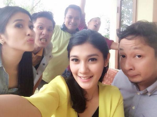 NayLovas's tweet photo. RT@nadnuts: Malamku sepi tanpa kalian!!! Huhuhu!!! #kny @indrayanto @naymirdad @ringgoagus #wawar #wasitmawar http://t.co/fFPgaTIRin"