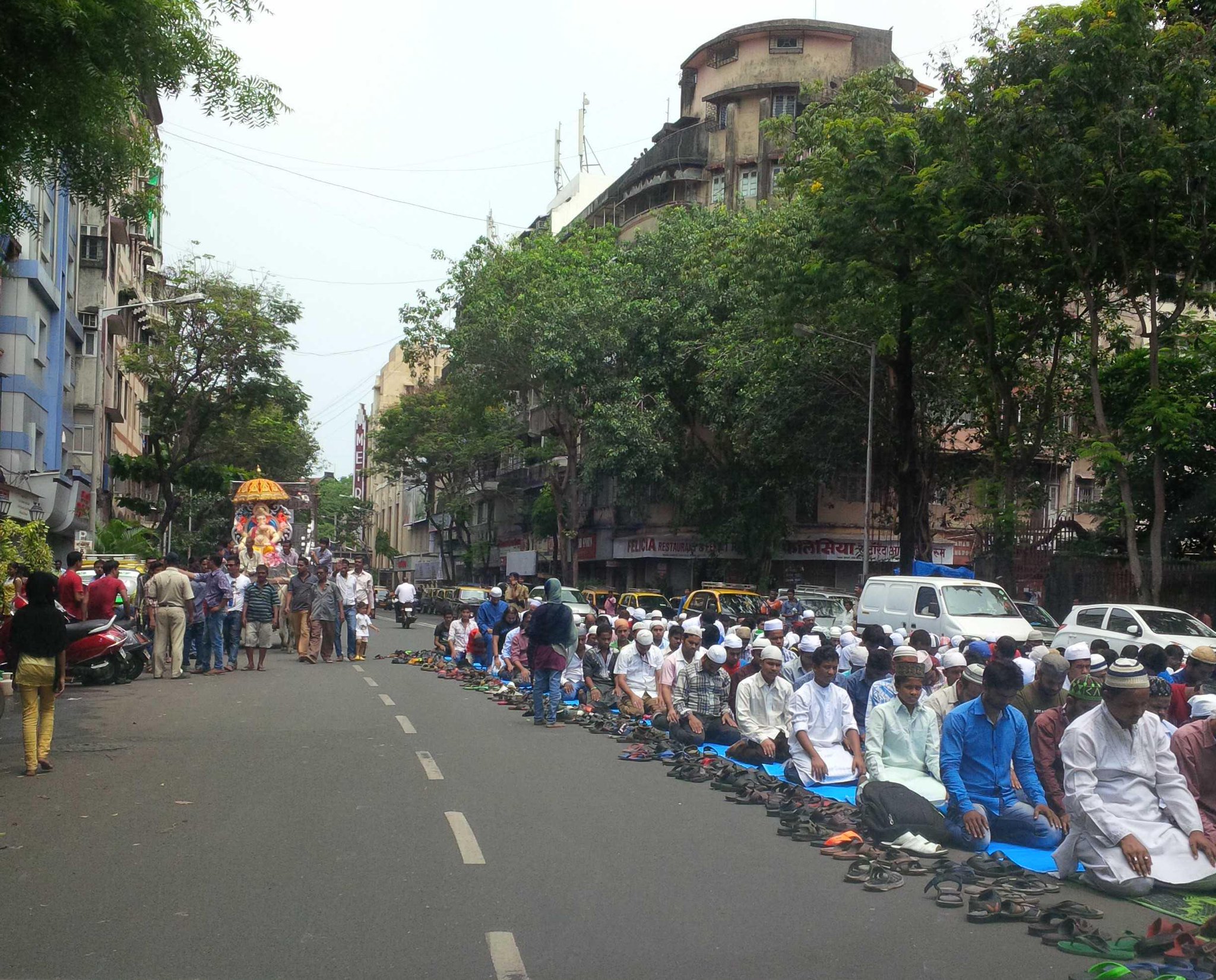 Hindus hold Ganpati parade on left, Muslims perform namaz on right