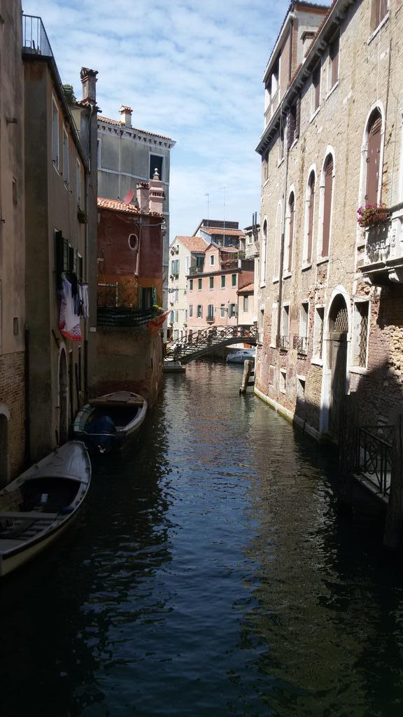  Happy 21st birthday from Venice Liam! Italy love you so much! have a great day xoxo 