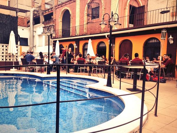diablesvila's tweet photo. 1er esmorzar de Festa Major, amb els administradors, tot llegint un dels #versos14 que aniran a plaça! #fmvila14 http://t.co/XaivLKL20y