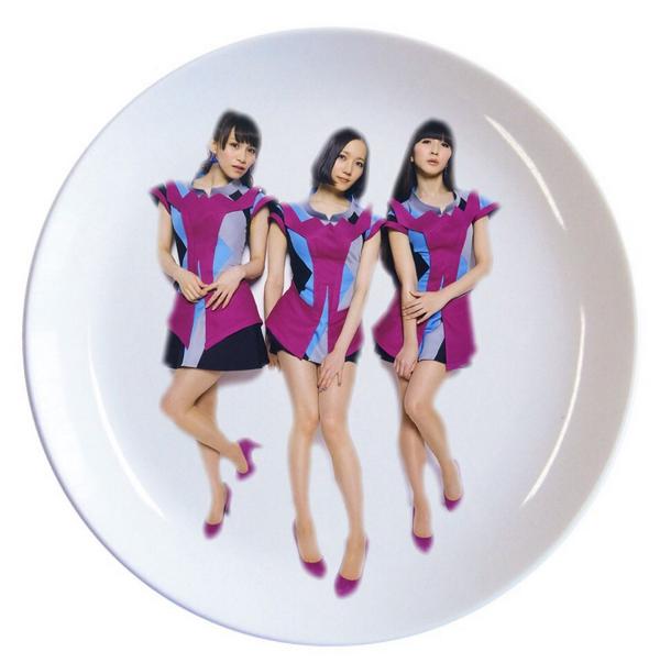 kingyo_13's tweet photo. Perfume in お皿。 http://t.co/47LCGK3ilH