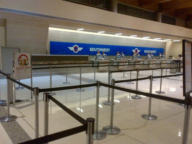 When you arrive at an airport and it looks like this, you are too early Super Shuttle. ... http://t.co/BGhNTiTb6w