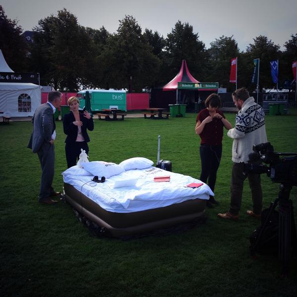 <a href="/NOS/">NOS</a> op de #Uitmarkt #inbedwithsimone voordekunst.nl/vdk/project/vi… #voordekunst <a href="/Iamsterdam/">I amsterdam</a>