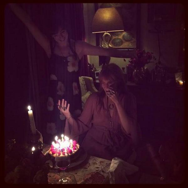 flosMachine7's tweet image. Happy birthday Florence Welch! &amp;lt;3