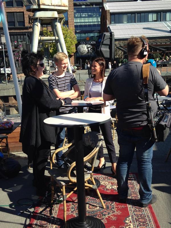 mind_mender's tweet photo. Lisa V, Anne B, Pål P og en te' feirer @norgesglasset  på #dokkhuset 🎈🎉🎈 http://t.co/kIQG6BoPba