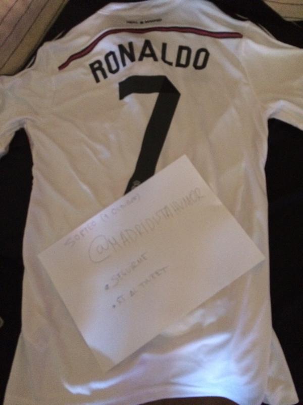 NovoxitoRM's tweet photo. SORTEO CAMISETA CR7

PARA PARTICIPAR:

-SEGUIRME (@MadridistaHumor )
-RT a este tweet

El sorteo se hará el 1 Octubre http://t.co/8wfgSmkwHW