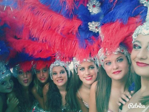 Tener la suerte de tenerlas a mi lado, está tarde toca otra sesión de las buenas! <a href="/ComparsaNE/">Nuevo Encanto</a>