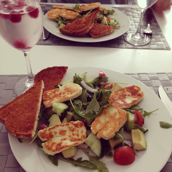 strandsofia's tweet photo. Fredagsmiddag, SÅ gott! http://t.co/yn3x80f2F8