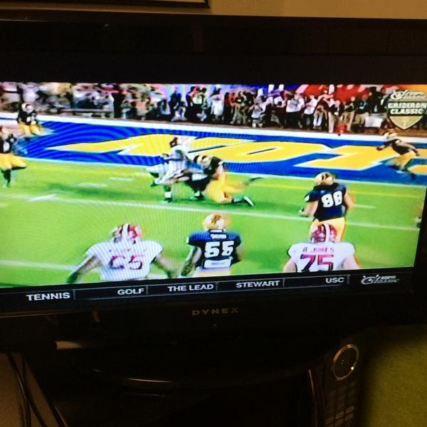 JDejuan2's tweet image. Watching @Lil_Eazy_Ana_42 dominate Notre Dame on ESPN classic right now. That spin move is crucial! #CircleButton