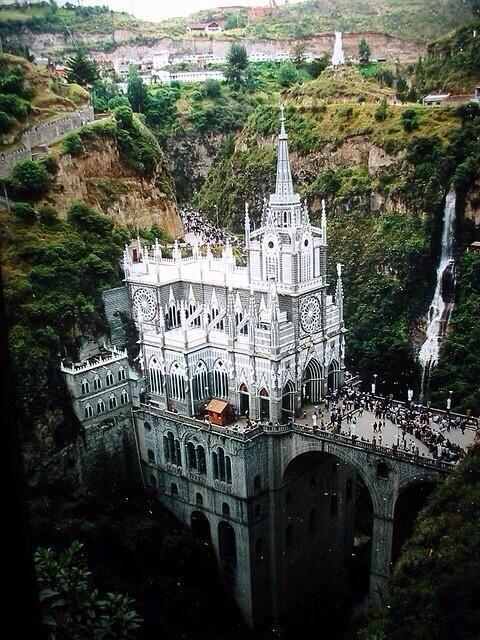 loveandfree_bot's tweet photo. 迷ったときは、ひとり静かに。自分の心の声に、耳を傾けてみなよ。頭で考えるのではなく、心の真ん中に話しかけて。自分にとって、一番大切なことはなんだ？すべての答えは、自分の中にある。 https://t.co/5nom6s4mlm