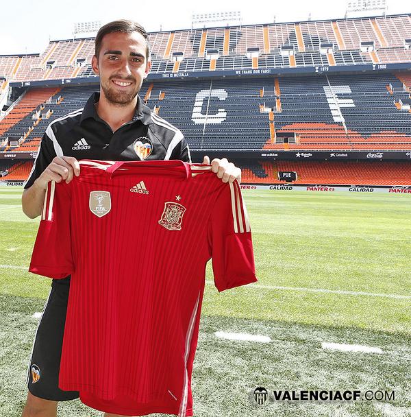 valenciacf's tweet photo. CONVOCATORIAS NACIONALES: @paco_alcacer , feliz tras su convocatoria con la selección española http://t.co/2cC9Yew49j http://t.co/IzlfLTE9Ei