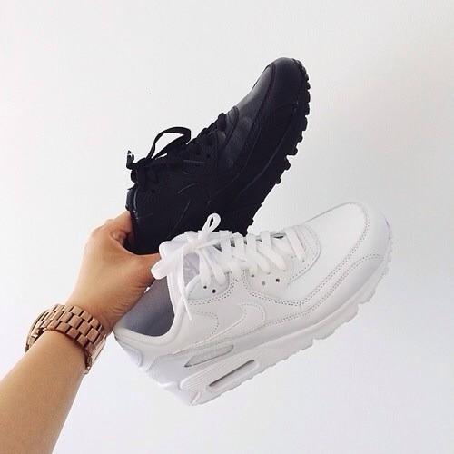 AIR MAX. on X Con que color de Air Max te quedas RT SI BLANCAS FAV SI NEGRAS. http t JDl92RdBL0 X