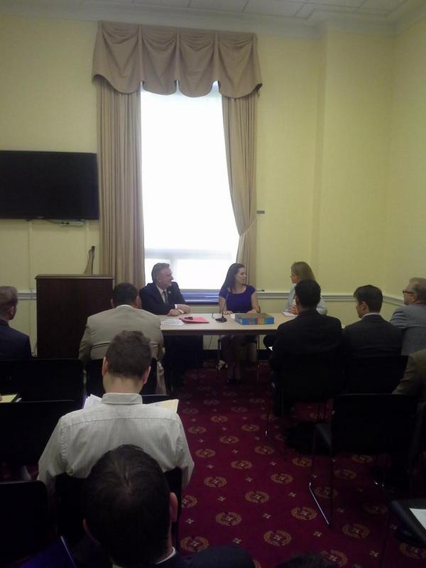 SteveWorks4You's tweet image. Talking about @Bitcoin with some industry folks at #BitcoinEDUDay on Capitol Hill @ChamberDigital #tcot #tlot