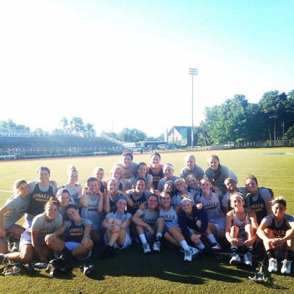 GoExplorers's tweet photo. #tremendous RT @LaSalleLacrosse: Happy Friday and #CollegeColorDay #lasallelax always repping our blue & gold!! http://t.co/l6xZiQaUKe