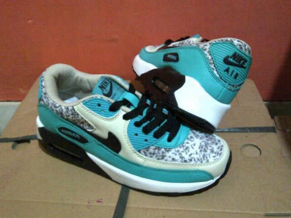 Nike Airmax || size 37-40 || 300rbu || you want ? Let's Cek Fav or Invite 2a3e9c3d/Line : 085694487944, buruuu boss:D