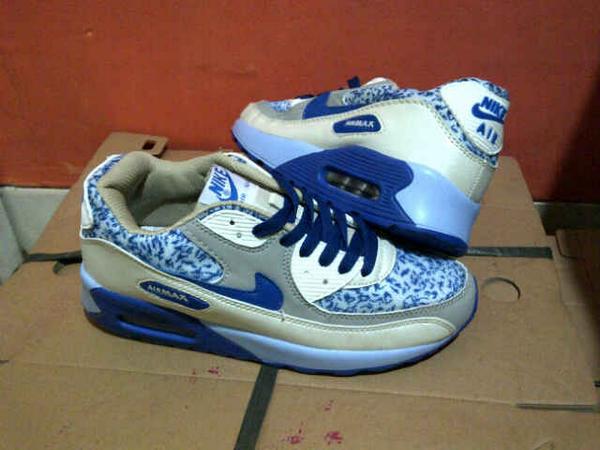 Nike Airmax || size 37-40 || 300rbu || you want ? Let's Cek Fav or Invite 2a3e9c3d/Line : 085694487944, buruuu boss:D