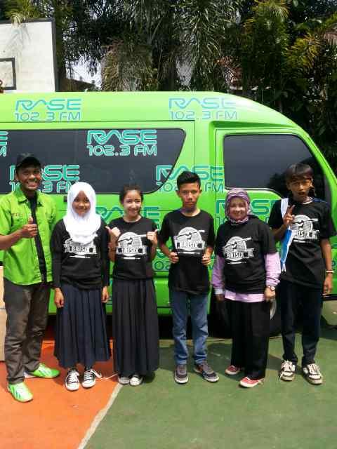 RT"<a href="/brisix_/">Brisix Percussion</a>: Pa ketu @mfadlillilah with bu sobatku <a href="/Prapti_nandi/">Prapti</a> and om dodo perwakilan dari @RASEFM "