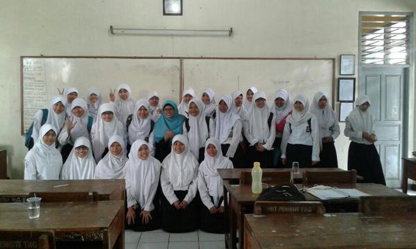 Keputrian SMAN5 tweet media