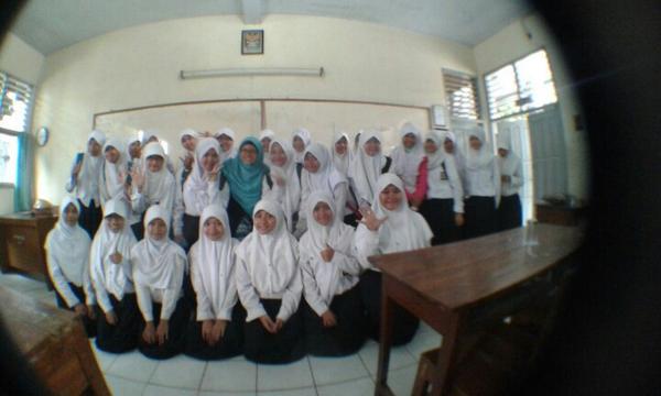 Keputrian SMAN5 tweet media