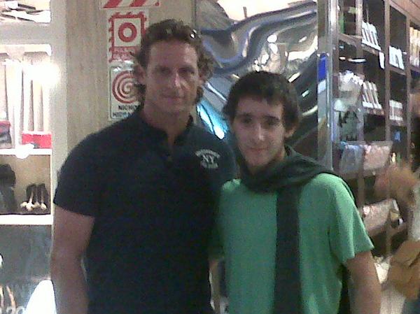 tbasti's tweet photo. #FotoConUnFamoso http://t.co/ho0dMbYY6a