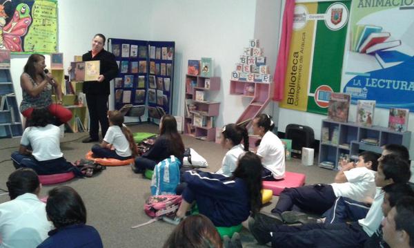 smduquemolina's tweet photo. Estudiantes de 5 grado de la IER La Violeta asisten a la Feria del libro.LEER EN DIFERENTES CONTEXTOS
 @PTA_Colombia http://t.co/rNOEHGkTFW