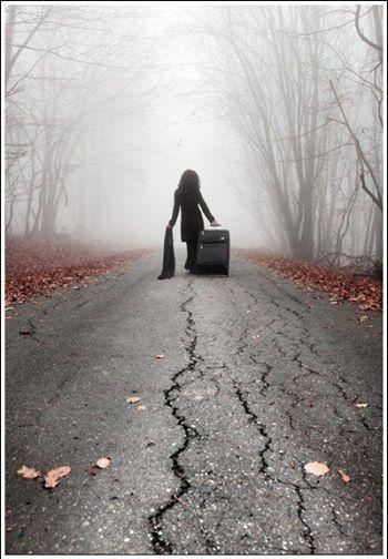 الصمت بيت.. ودمعتي الف شباك 
         والهم باب وغيبتك الف زاير ”