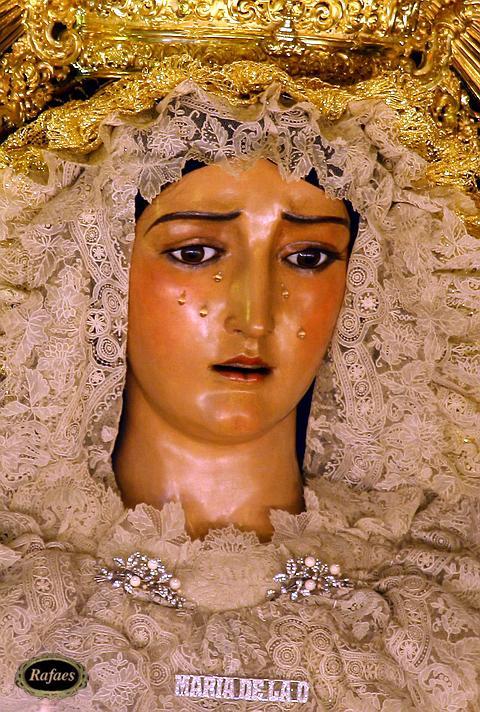 Buenas tardes cofrades! 
Comenzamos con Ella.