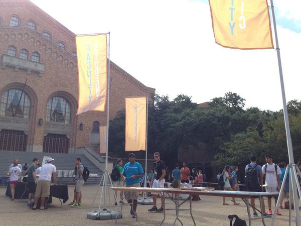 RGuajardo18's tweet image. Come out to the #AcademicExpo in Gregory plaza happening NOW! Free pizza, water &amp;amp; shirts!