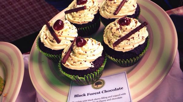 nbetts1966's tweet image. Who's coming to @towcesterraces @TowsCiderFest tomorrow? Fun starts at Midday! facebook.com/TowcesterSausa… #summerofcider