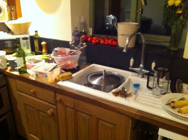 KatrinaKellyUK's tweet photo. You can always tell when @dhkelly cooks! #useallthethings http://t.co/HTgXAMZF8c