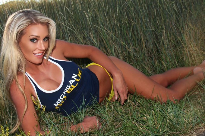 #CollegeColorsFriday? No question! Maize and Blue! ? #GoBlue! #Michigan #Wolverines #UMich @COED @bustedcoverage