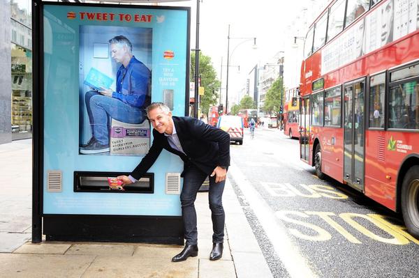 CampaignBrands's tweet photo. Walkers transforms London bus stops into Twitter-activated vending machines http://t.co/AwnfPRg2o3 http://t.co/xvAegmtXGN