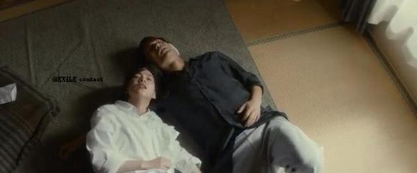 _hot_road's tweet photo. もらい泣きするのは
気持ちが通じたから

添い寝するのは
その寝顔が見たいから

約束をするのは
関係を続けたいから

抱きしめるのは
温もりを感じたいから

手を繋ぐのは
共に歩いていきたいから
https://t.co/LtQmMgfzhu