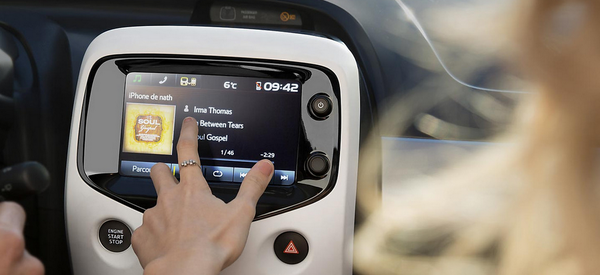 CitroenFrance's tweet image. Tous les détails sur la #technologie #Mirrorscreen intégrée à #Citroën #C1 sont à lire ici : po.st/S42lyv