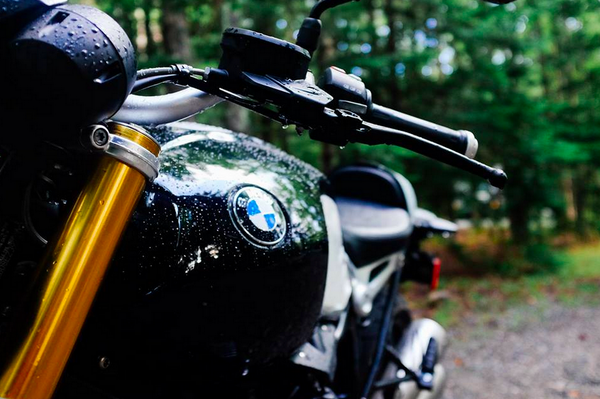 ironandair tweet picture