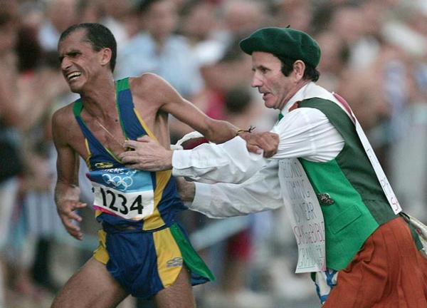 Today In History on Twitter: "2004: Brazil's Vanderlei de Lima is attacked  by a spectator in a kilt while leading the Olympic marathon in Athens.  http://t.co/YYzQhjHwJ6"