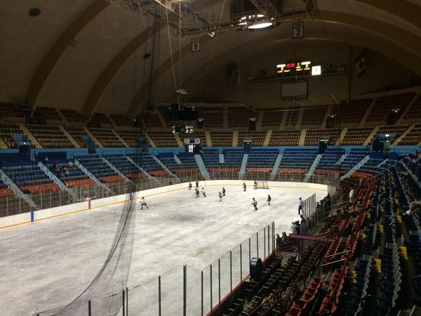SMcTighe18's tweet photo. Game 1. Old Hersheypark Arena. #classicbarn http://t.co/nBeLHxzWEi