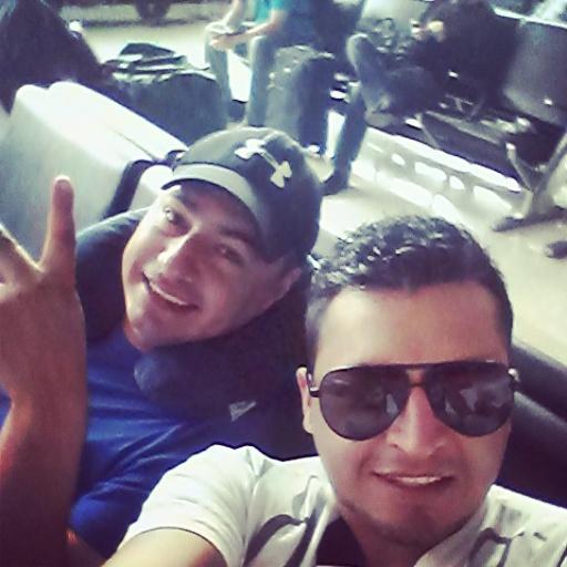 omarortizmusic's tweet photo. A punto de salir nuestro vuelo, acimpañado de mi compañero y amigo @jorgedemon #amonoooooos http://t.co/tM8eS5lCPM